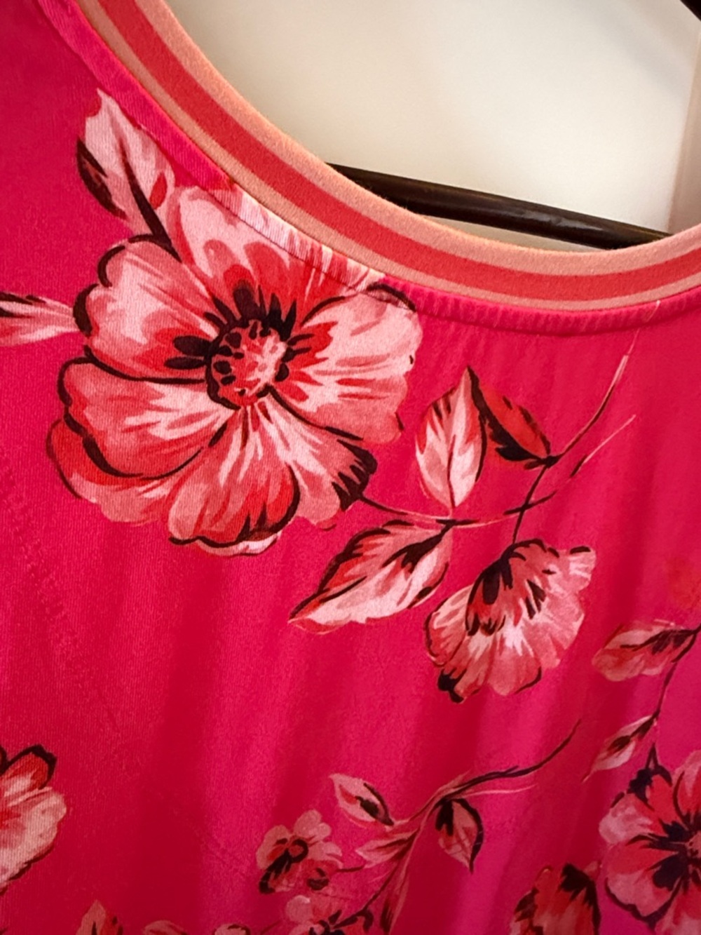 Johnny Was sz XL Bright Pink & Orange Floral V-Neck Tee w/ contrasting stripes. - Picture 9 of 9